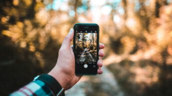 Imagen de una persona haciendo una Selfie